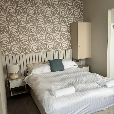 Hotel Phoenix Court