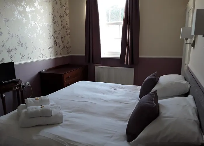 Hotel Phoenix Court 5*