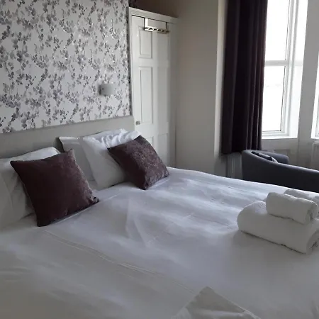 Hotel Phoenix Court